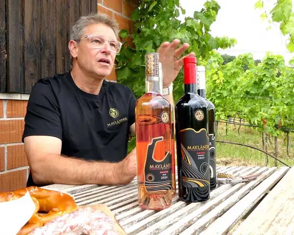 Bernd-&-Rosé-in-the-Vineyard