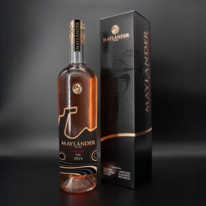 Kuratiert von Bernd Mayländer, ist dieser fein abgestimmte, robuste Rosé knackig, frisch und voller Charakter.