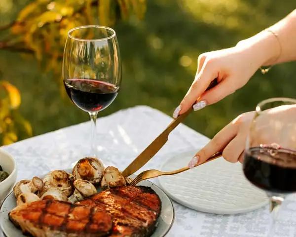 Maylander-Zweiglet-with-BBQ-food