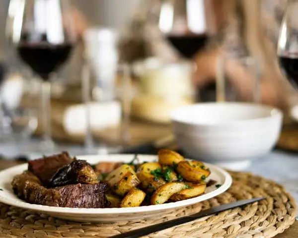 Maylander-Apex-Red-with-Sunday-Roast-Dinner